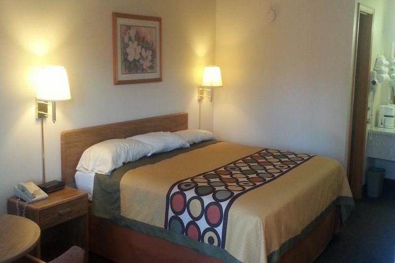 Super 8 By Wyndham Clarksville Ar Экстерьер фото