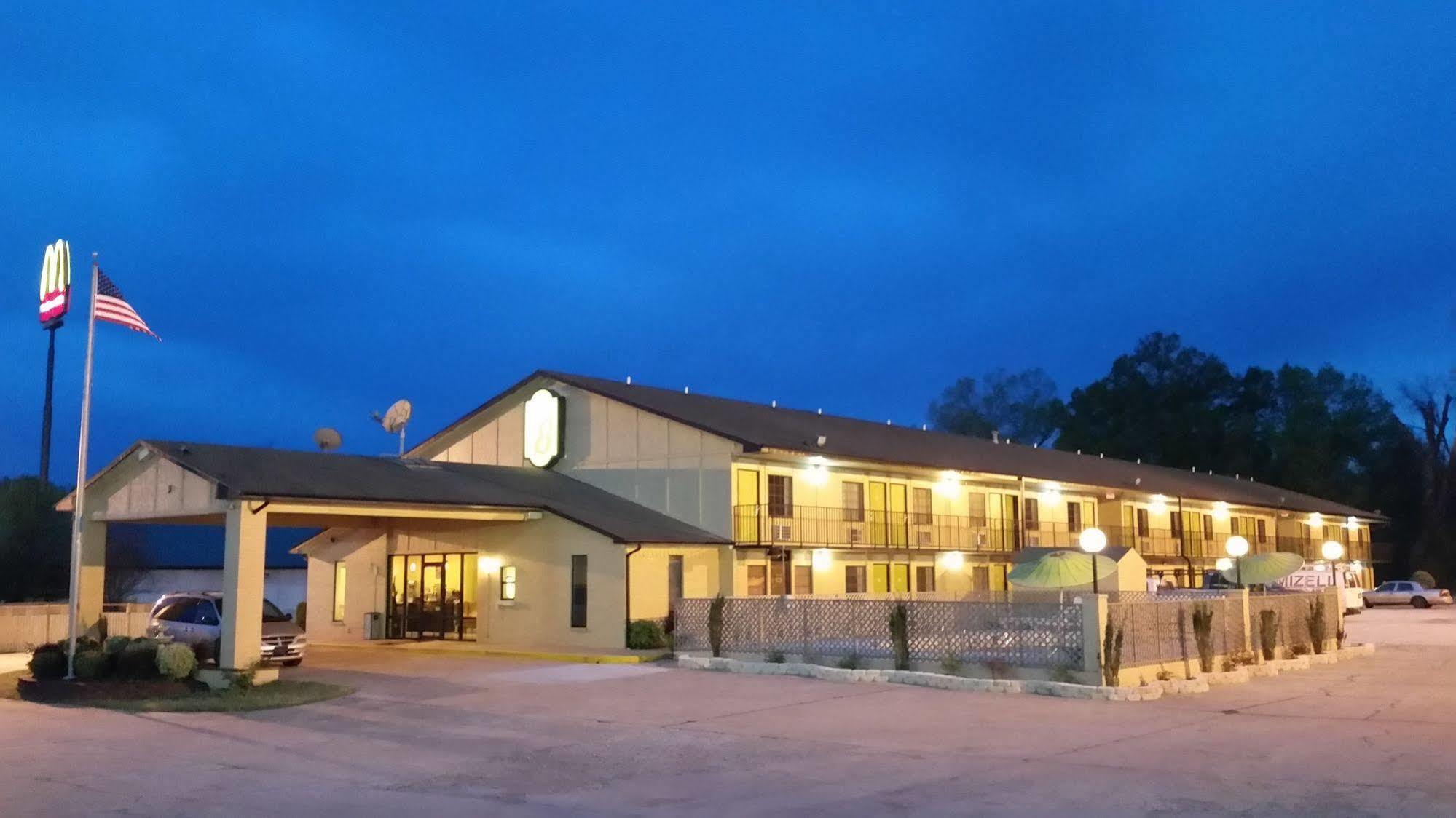 Super 8 By Wyndham Clarksville Ar Экстерьер фото