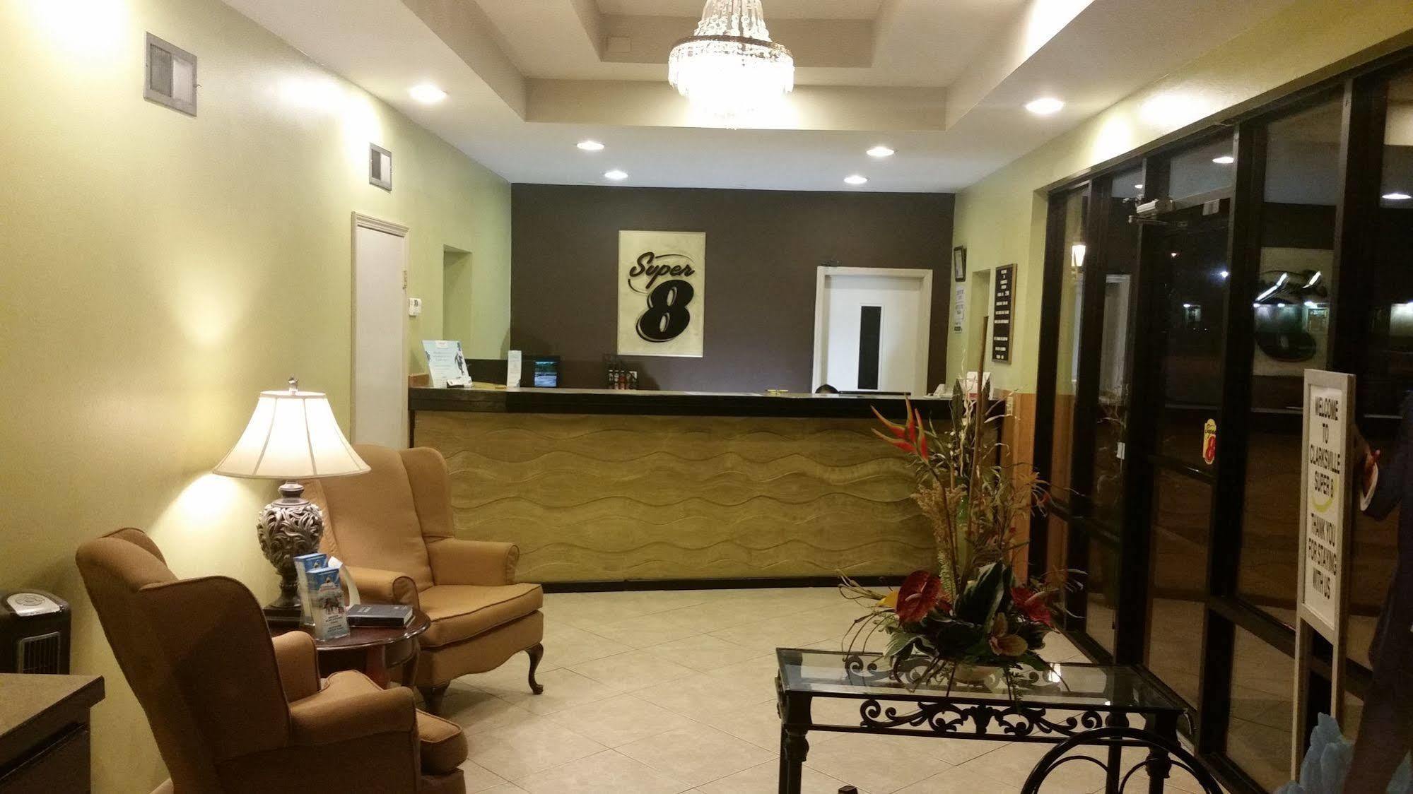 Super 8 By Wyndham Clarksville Ar Экстерьер фото