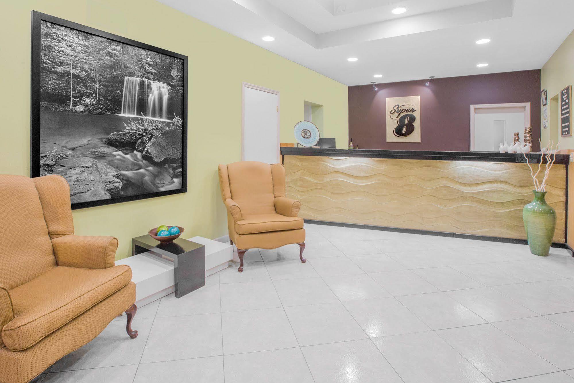 Super 8 By Wyndham Clarksville Ar Экстерьер фото